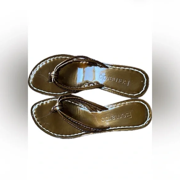 Bernardo Brown Patent Wedge Thong Sandals - Picture 3 of 12